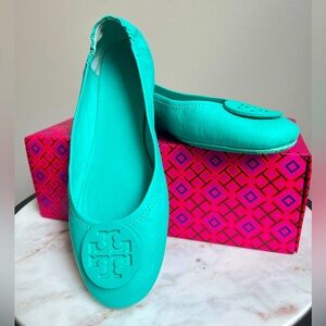 Tory Burch Ballet Minnie flats. Nappa Leather in Biscay